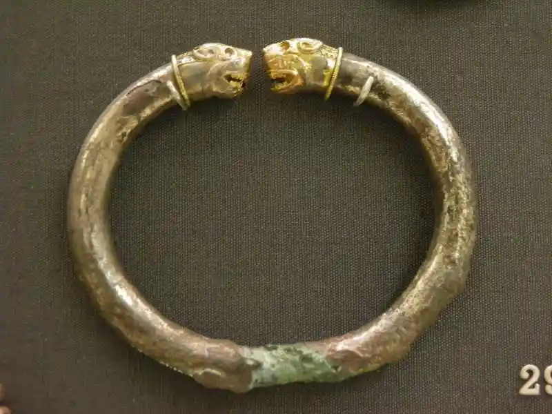 Double-headed tiger bracelet